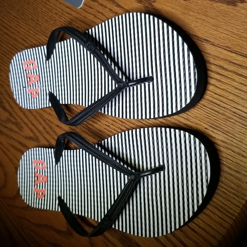 Gap flip flops